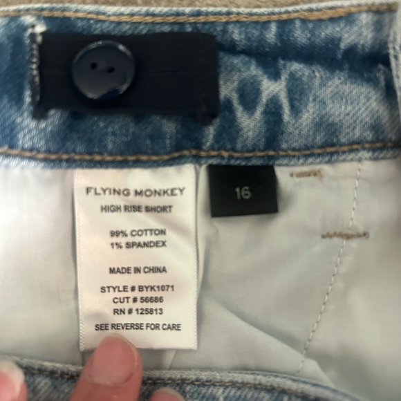 FLYING MONKEY
Exclusive Girls - High Rise Stretch Cuffed Short Size 16 - Picture 8 of 12